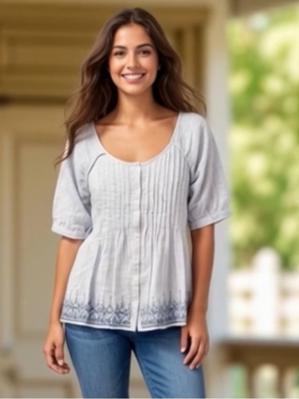 Embroidered Pin tucked top Art & Soul Blue & White Pin-tuck Top Size Medium